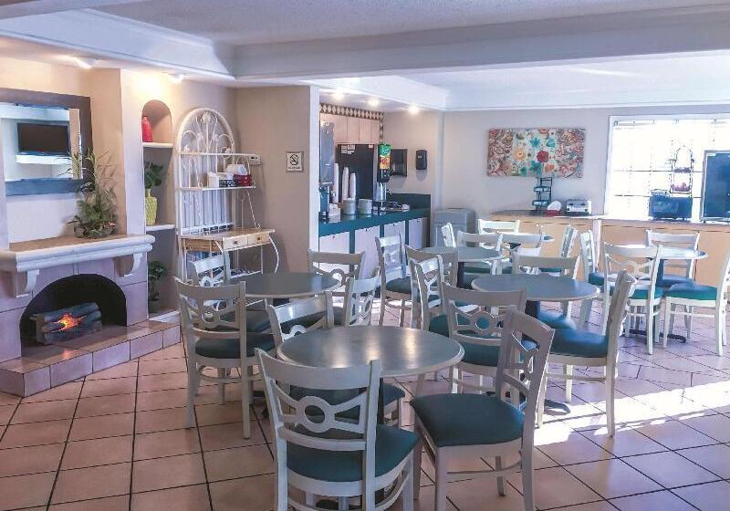 酒店 La Quinta Inn By Wyndham Moline Airport