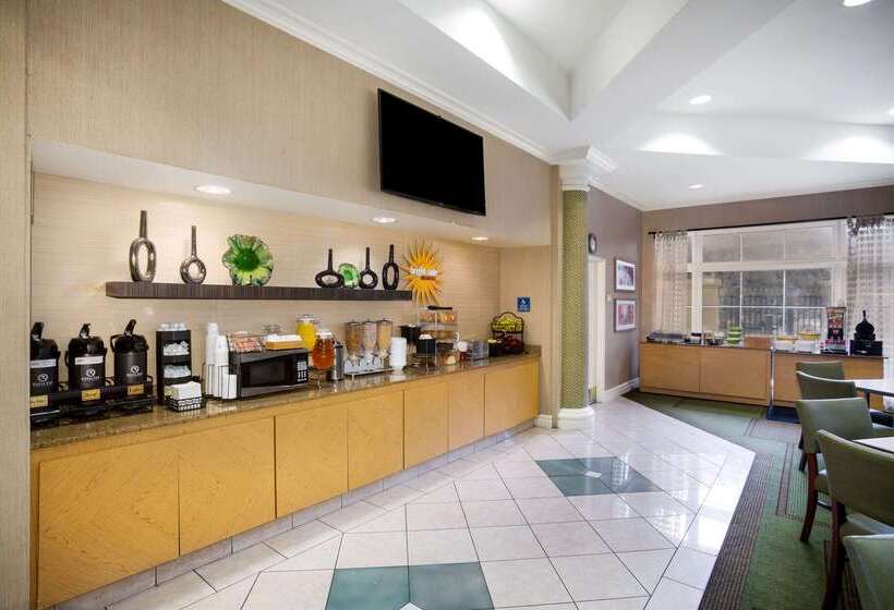 ホテル La Quinta By Wyndham Austin Southwest