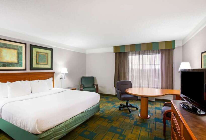 هتل La Quinta By Wyndham Austin Southwest