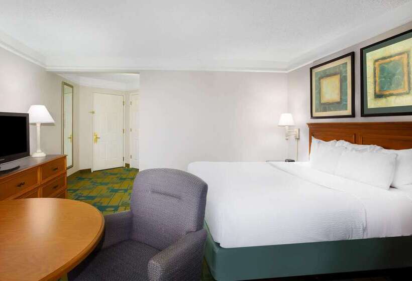 هتل La Quinta By Wyndham Austin Southwest