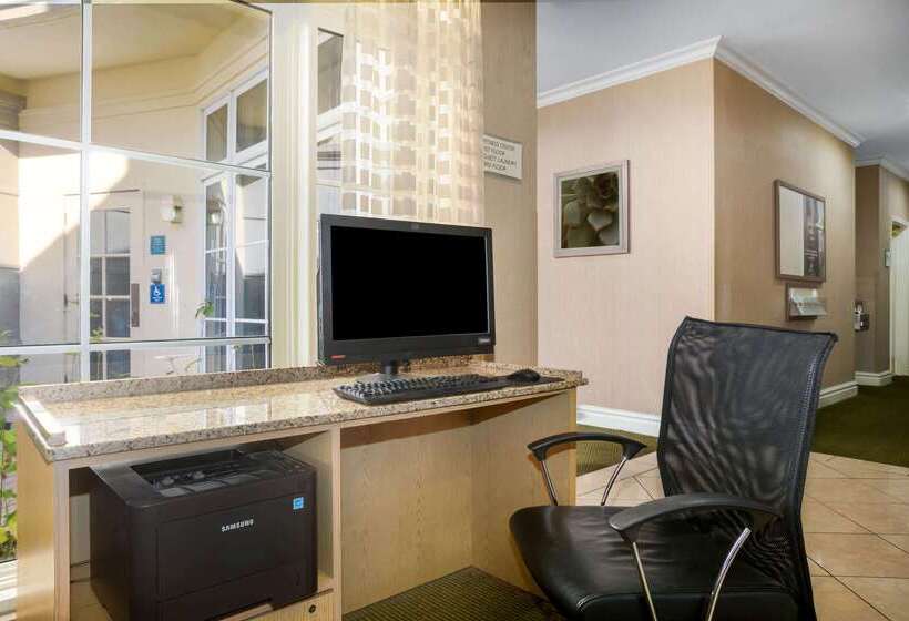 ホテル La Quinta By Wyndham Austin Southwest