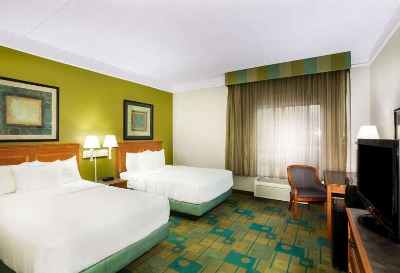 هتل La Quinta By Wyndham Austin Southwest