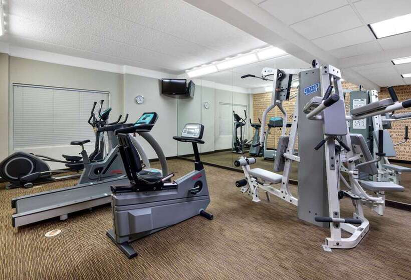 Отель La Quinta By Wyndham Greenville Haywood