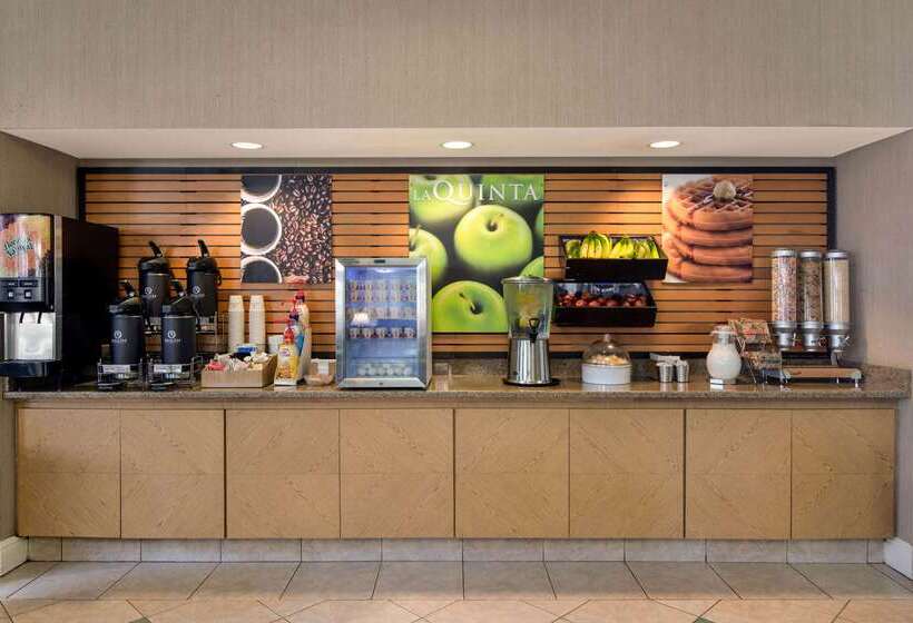 Отель La Quinta By Wyndham Greenville Haywood