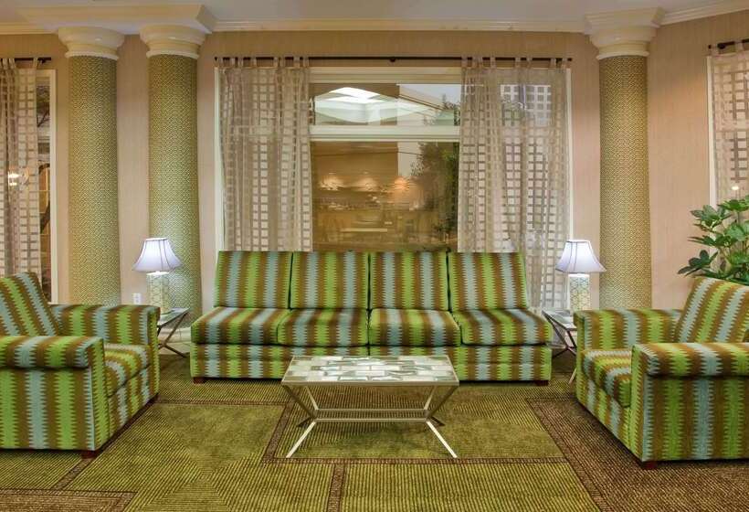 Отель La Quinta By Wyndham Greenville Haywood