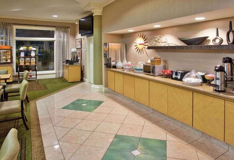 Отель La Quinta By Wyndham Greenville Haywood