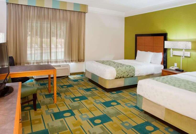 Отель La Quinta By Wyndham Greenville Haywood