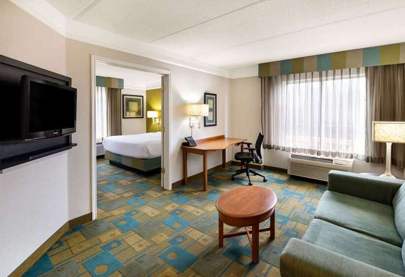 Отель La Quinta By Wyndham Greenville Haywood