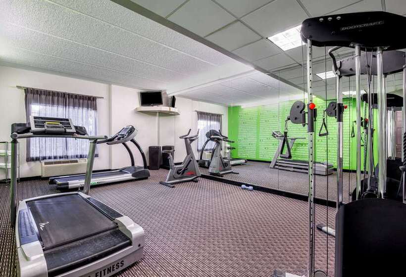 هتل La Quinta Inn & Suites By Wyndham Myrtle Beach Broadway Area