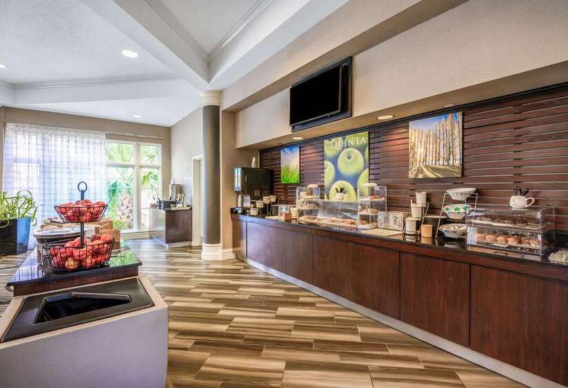 هتل La Quinta Inn & Suites By Wyndham Myrtle Beach Broadway Area