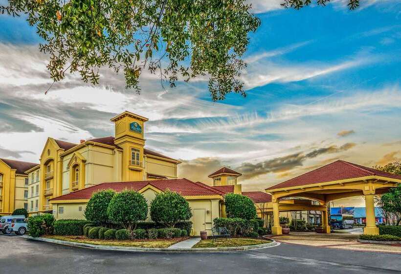 هتل La Quinta Inn & Suites By Wyndham Myrtle Beach Broadway Area