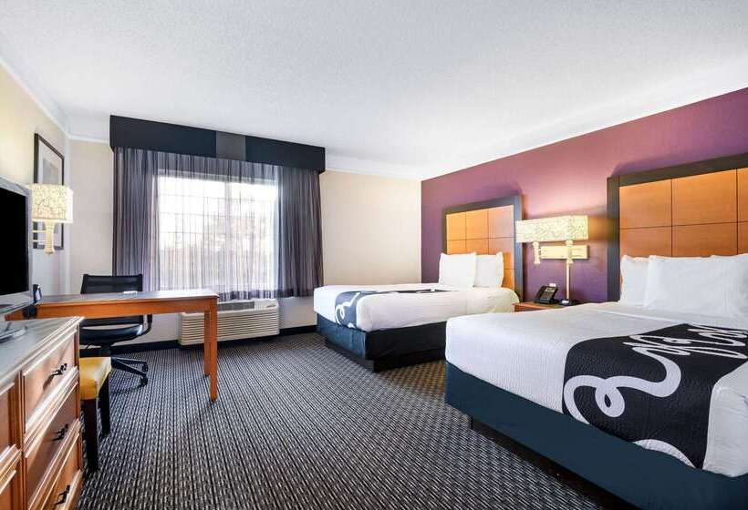 هتل La Quinta Inn & Suites By Wyndham Myrtle Beach Broadway Area