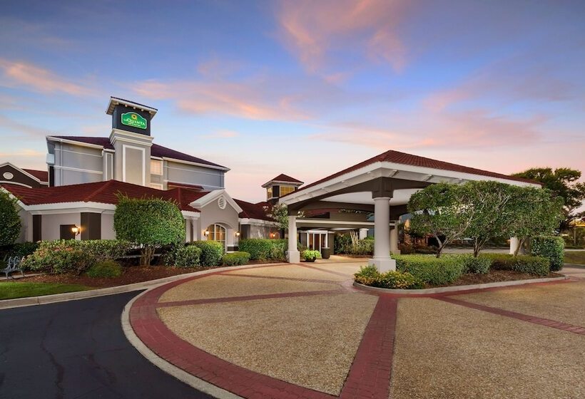 هتل La Quinta Inn & Suites By Wyndham Myrtle Beach Broadway Area