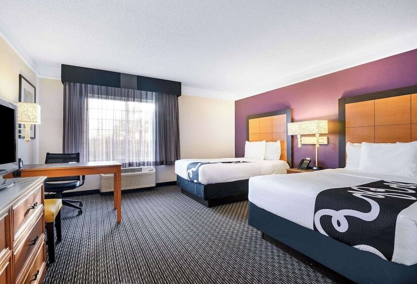 هتل La Quinta Inn & Suites By Wyndham Myrtle Beach Broadway Area