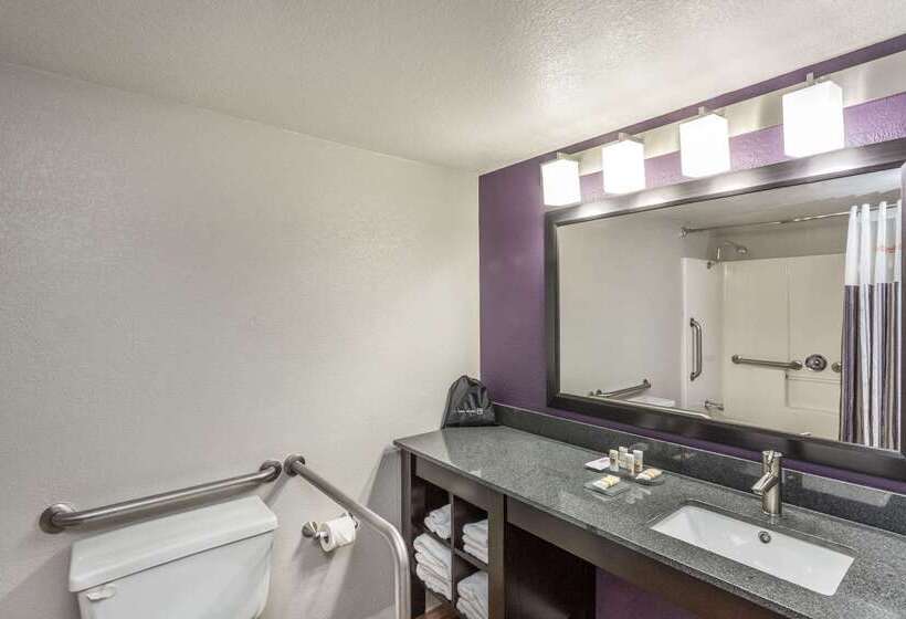 Отель La Quinta By Wyndham Orlando Universal Area   Free Shuttle To Universal