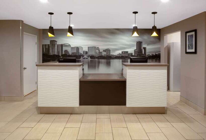 Отель La Quinta By Wyndham Orlando Universal Area   Free Shuttle To Universal