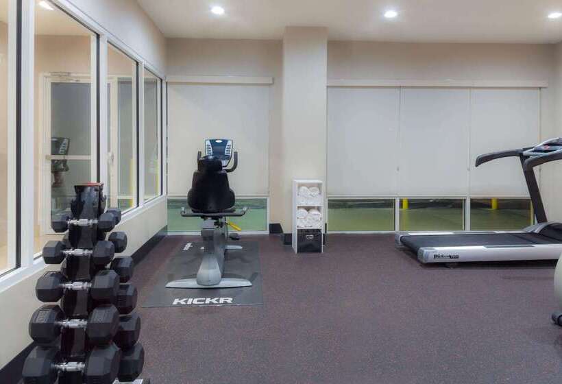 Отель La Quinta By Wyndham Orlando Universal Area   Free Shuttle To Universal