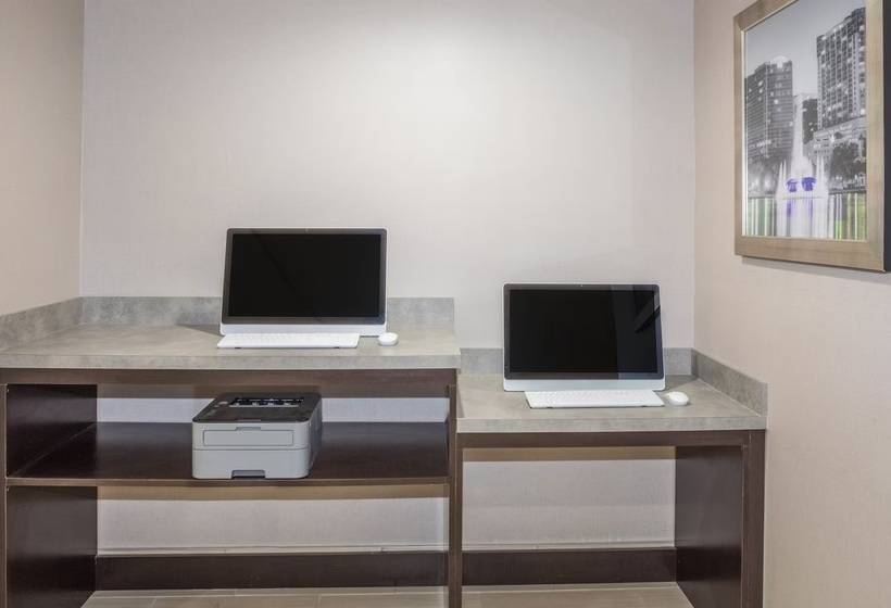 Отель La Quinta By Wyndham Orlando Universal Area   Free Shuttle To Universal