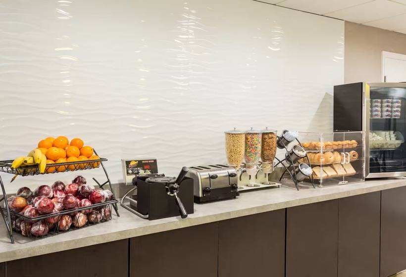 Отель La Quinta By Wyndham Orlando Universal Area   Free Shuttle To Universal