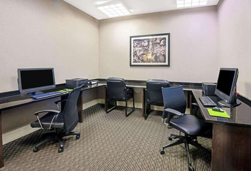 בית מלון כפרי La Quinta By Wyndham San Antonio Airport