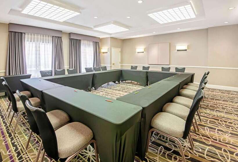 בית מלון כפרי La Quinta By Wyndham San Antonio Airport