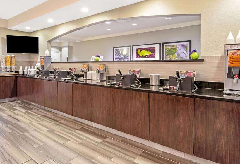 בית מלון כפרי La Quinta By Wyndham San Antonio Airport