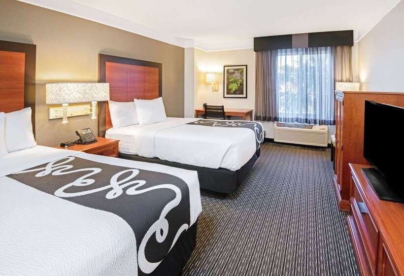 בית מלון כפרי La Quinta By Wyndham San Antonio Airport