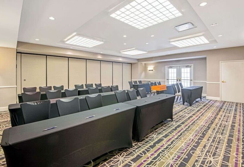 בית מלון כפרי La Quinta By Wyndham San Antonio Airport