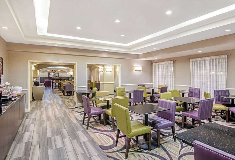 בית מלון כפרי La Quinta By Wyndham San Antonio Airport