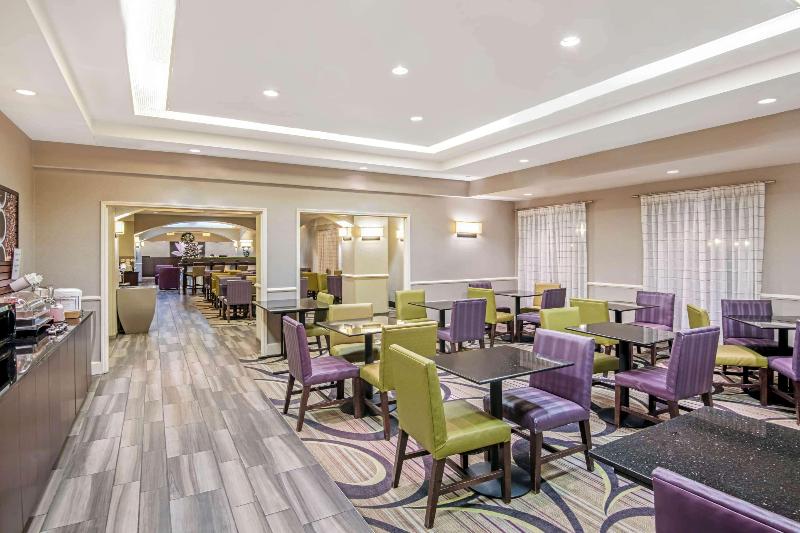 בית מלון כפרי La Quinta By Wyndham San Antonio Airport