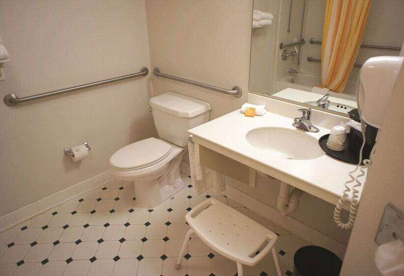 Отель La Quinta By Wyndham Winston Salem