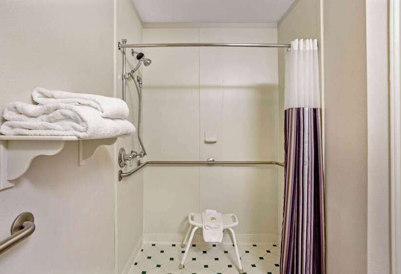 Отель La Quinta By Wyndham Winston Salem