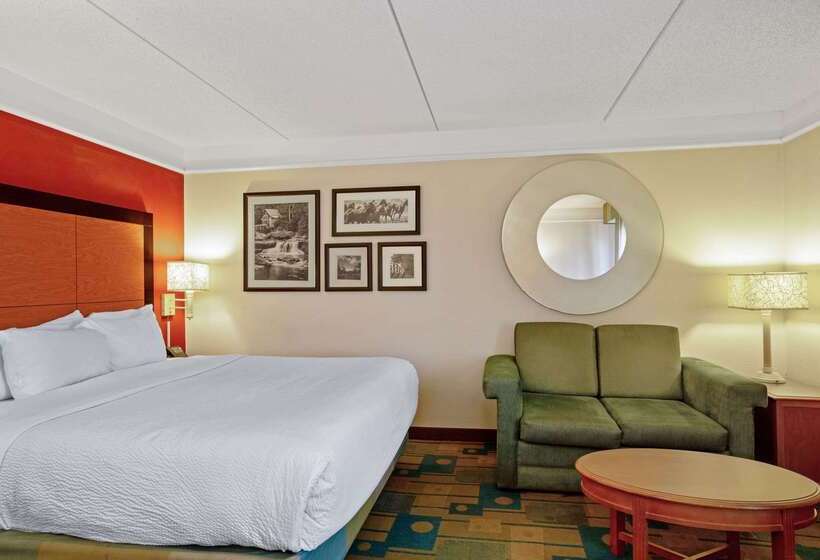 Отель La Quinta By Wyndham Winston Salem