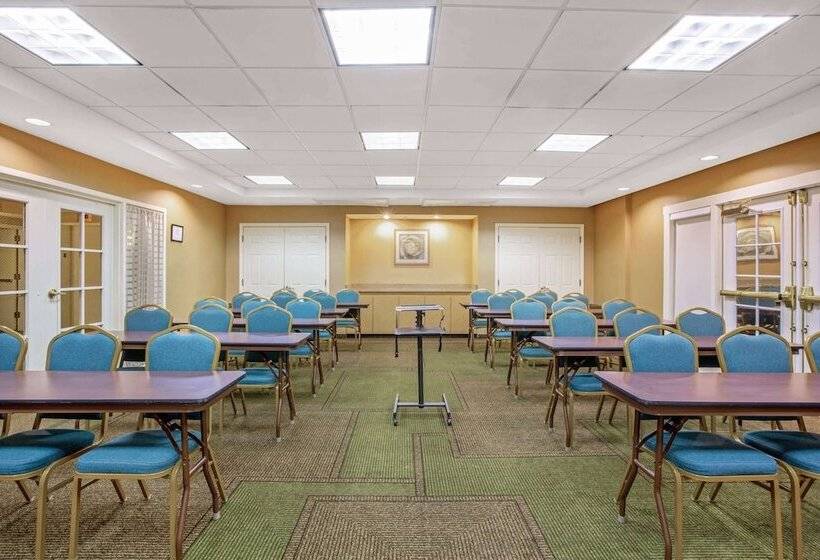 Отель La Quinta By Wyndham Winston Salem