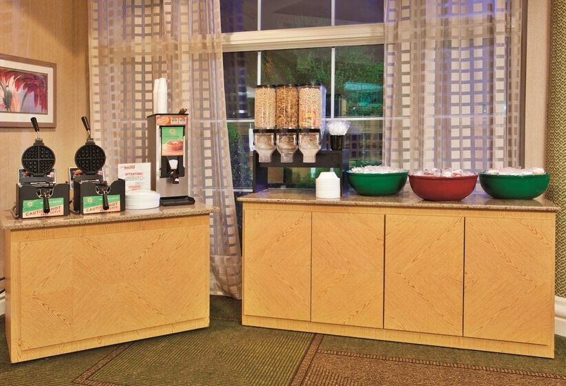 Отель La Quinta By Wyndham Winston Salem