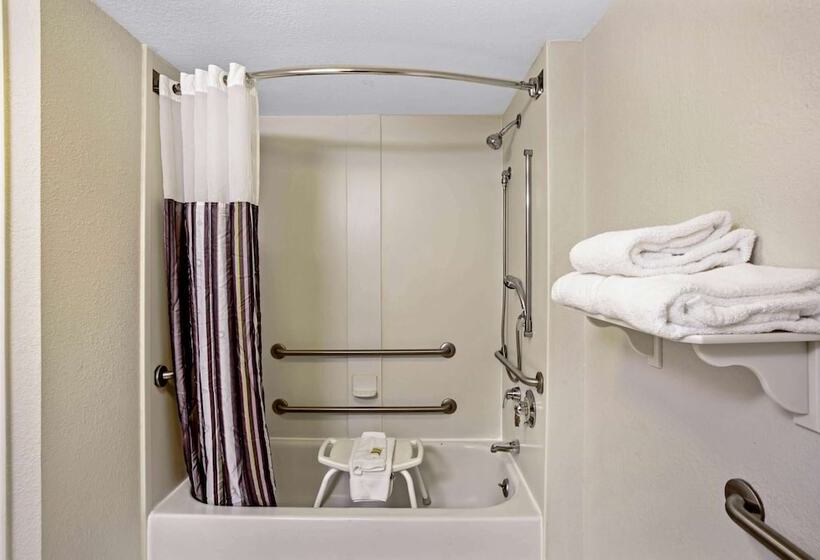 Отель La Quinta By Wyndham Winston Salem