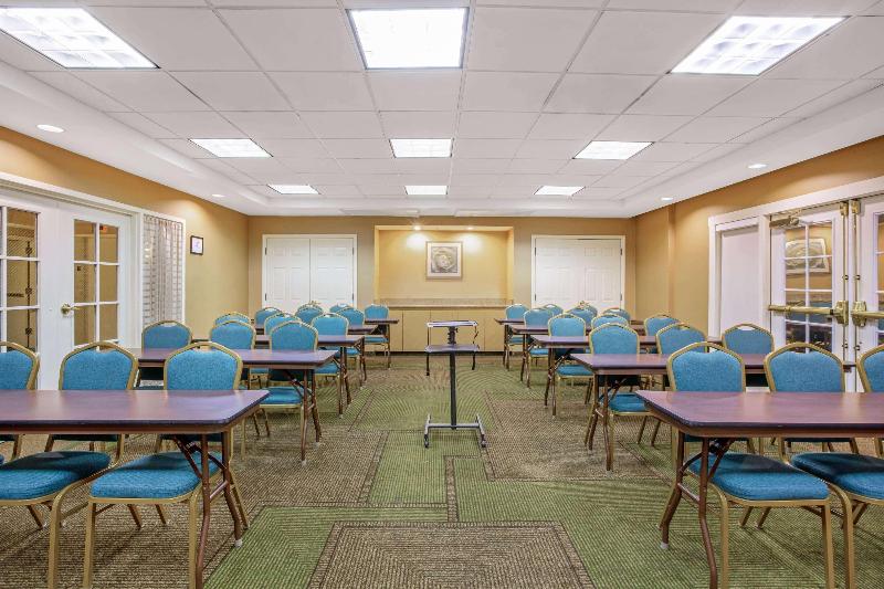 Отель La Quinta By Wyndham Winston Salem