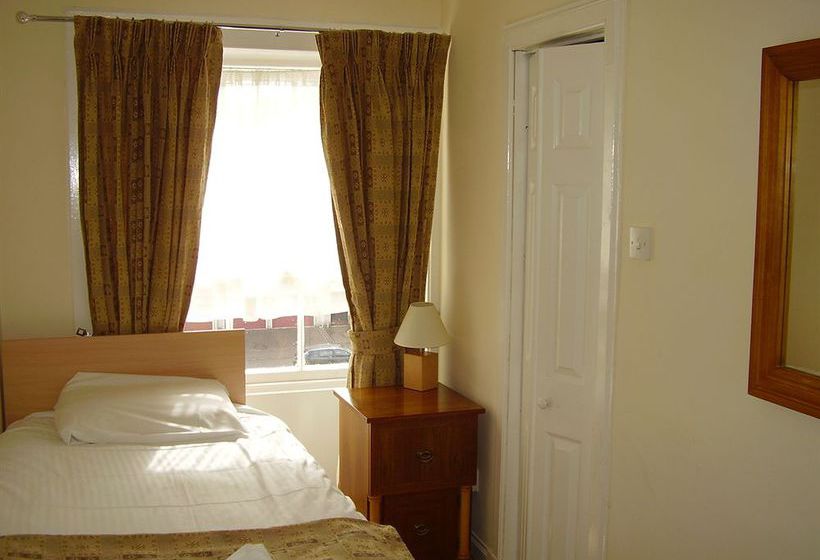 Отель Merith House