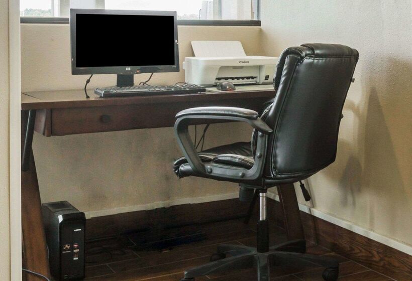 فندق Quality Inn & Suites Near Coliseum And Hwy 231 North