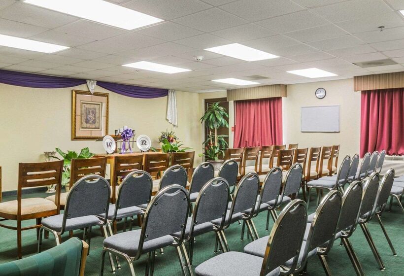 هتل Quality Inn & Suites Near Coliseum And Hwy 231 North