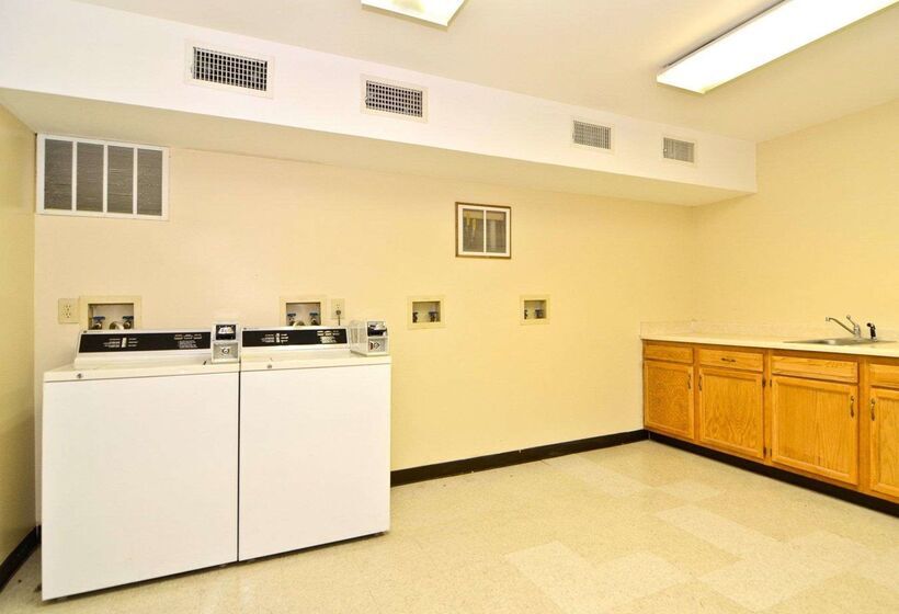 酒店 Quality Inn & Suites University Airport