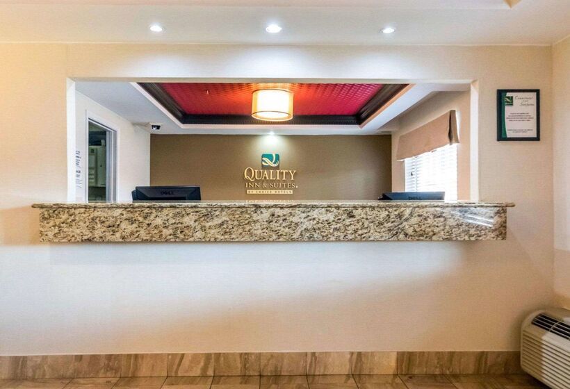 酒店 Quality Inn & Suites University Airport