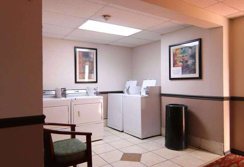 فندق Ramada By Wyndham Davenport Orlando South