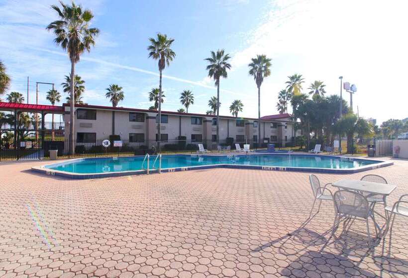 فندق Ramada By Wyndham Davenport Orlando South