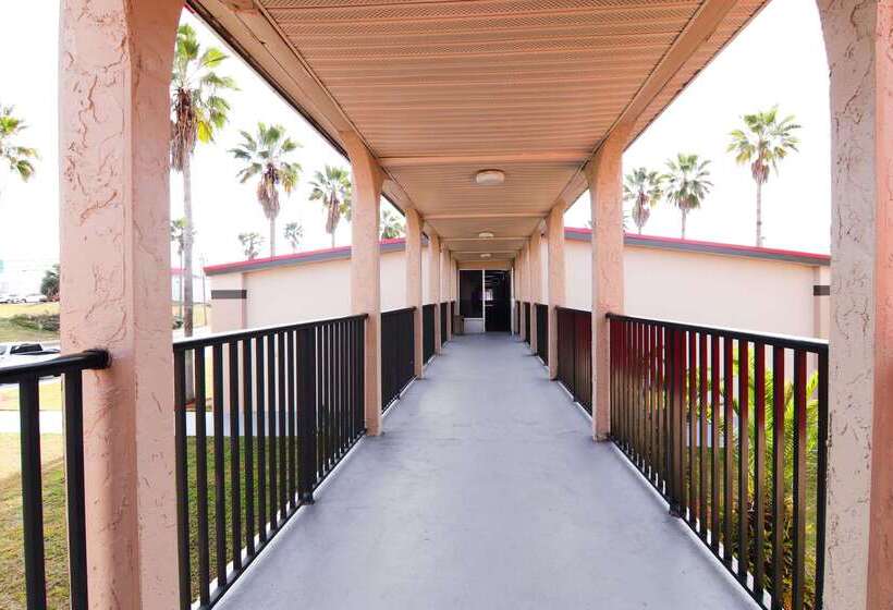 فندق Ramada By Wyndham Davenport Orlando South