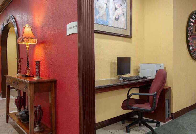 فندق Ramada By Wyndham Davenport Orlando South