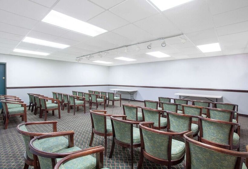 فندق Ramada By Wyndham Davenport Orlando South