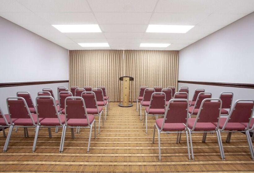 فندق Ramada By Wyndham Davenport Orlando South