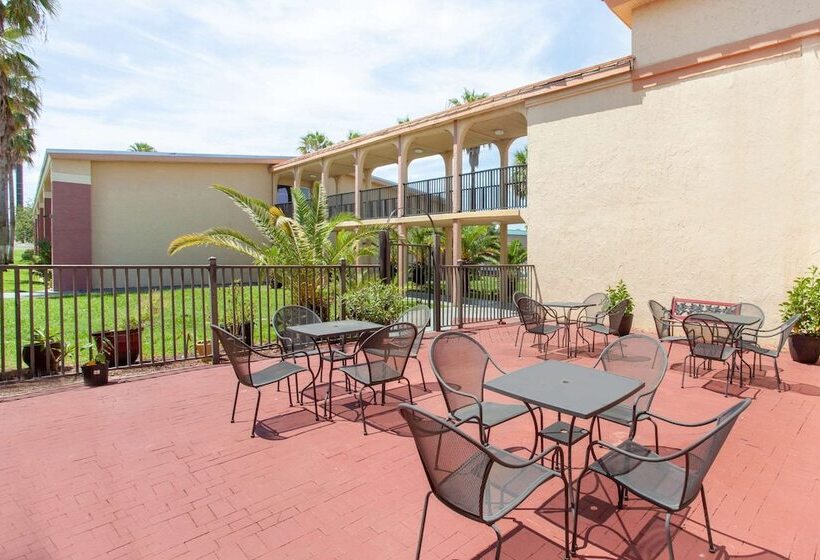 فندق Ramada By Wyndham Davenport Orlando South