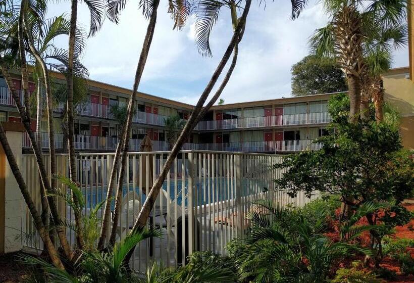 בית מלון כפרי Red Carpet Inn Airport Fort Lauderdale